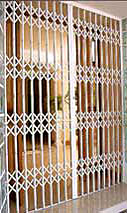 TRELLIDOR - Раздвижные двустворчатые стальные решетки в дверной проем